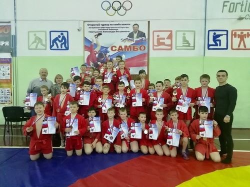 
<p>                                Ярославская область провела IV Ежегодный открытый турнир по самбо памяти А. В. Глактионова</p>
<p>                        